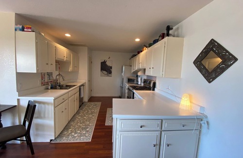 Watsonville Apartamento | Lavandine farm welcomes travelers to our oasis above Monterey Bay area!