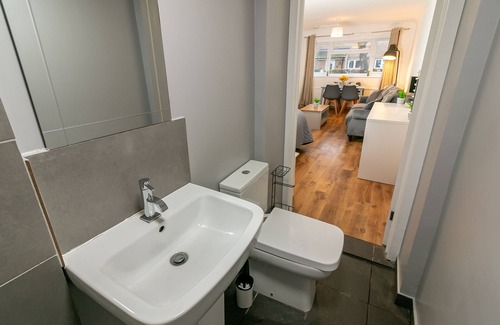 Chesfield Casa | Cama de Matrimonio o Dos Camas-Lujoso-Baño privado con ducha-Vista al Jardín-...