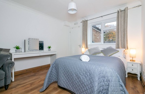 Chesfield Casa | Cama de Matrimonio o Dos Camas-Lujoso-Baño privado con ducha-Vista al Jardín-...