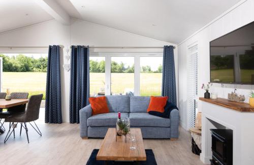 Lifton Casa | Lavender Lodge, 8 Roadford Lake Lodges