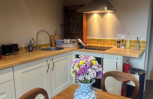 Wicklewood Cabina | Lavender Lodge - Pool and Hot Tub with sunset views over open fields & Fast WiFi