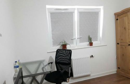 Milton Keynes Cama Y Desayuno | Lavi's house-East Milton Keynes