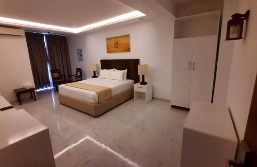 Mount Lavinia Hotel | Lavinia Bay Beach Hotel