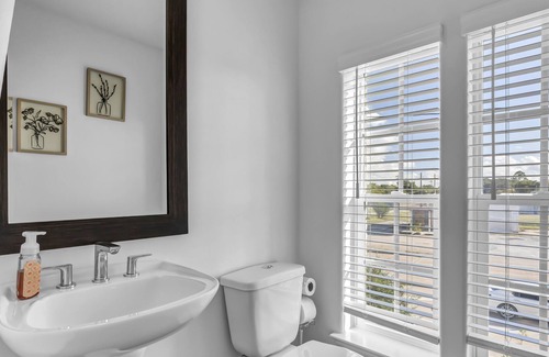 Willow Meadows/Willowbend Area Casa | Lavish 3BR Townhome in the Hotspot of Houston