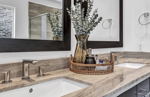 Willow Meadows/Willowbend Area Casa | Lavish 3BR Townhome in the Hotspot of Houston