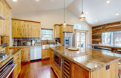 Country Club Estates Casa | Lavish custom home with private hot tub & 2 living areas - near slopes & lake