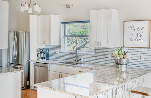 La Hacienda Estates Casa | Lavish Lake Getaway | Vintage Village Resort