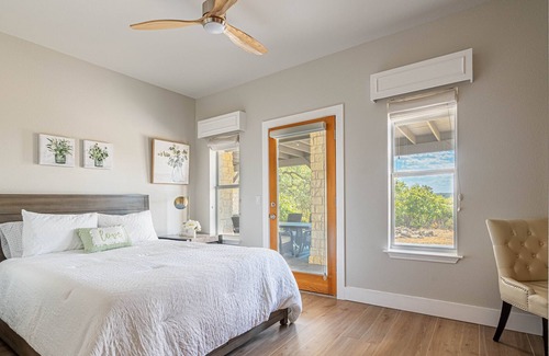 La Hacienda Estates Casa | Lavish Lake Getaway | Vintage Village Resort