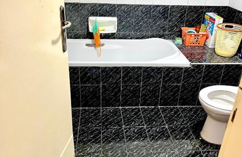 Al Mankhool Apartamento | Lavish Sharing Family Room !! Furnished !!Free Bill