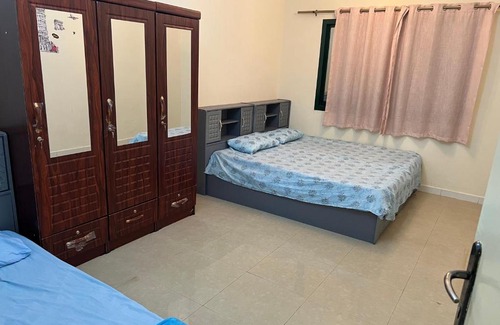 Al Mankhool Apartamento | Lavish Sharing Family Room !! Furnished !!Free Bill