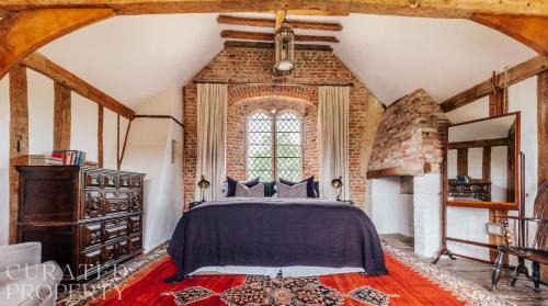 Hales Casa | Lavish Tudor Estate & Gardens - Sleeps 20