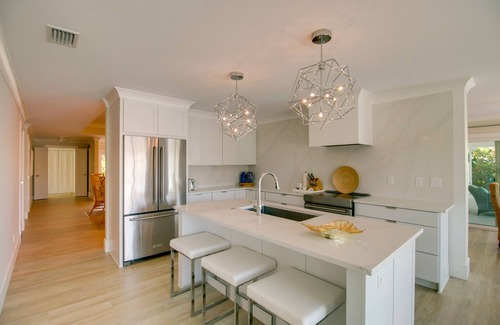 Moorings Casa | ¡NUEVO! Espléndido Vero Beach Escape con piscina, bañera de hidromasaje + muelle