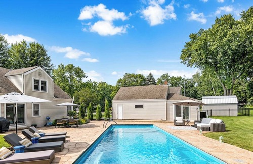 Green Lake Casa | Lawson Poolside Escape (gym and pool!)
