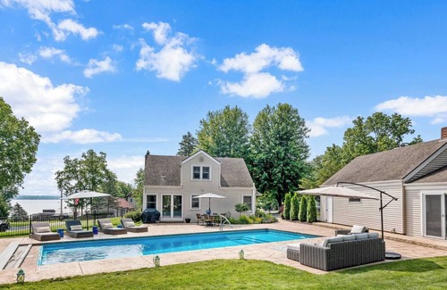 Green Lake Casa | Lawson Poolside Escape (gym and pool!)
