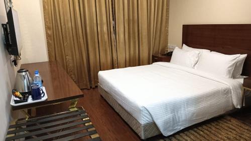 Ekkatuthangal Hotel | Layalee Grande Hotel Chennai