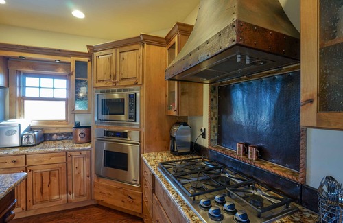 North Meadow Creek Casa | Hermosa casa de Montana al oeste de Mcallister con vistas al norte de Meadow Creek