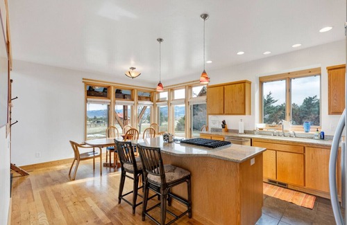 Hamilton Cabina | Lazy Bzzz Cabin Stunning Views