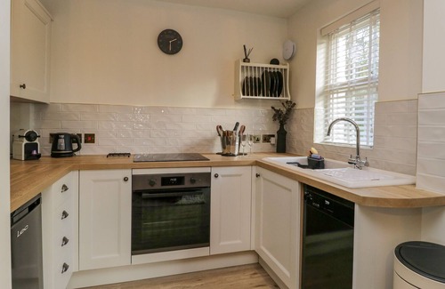 Kirkby-in-Furness Cabaña | LAZY DAYS COTTAGE, romantic, with a garden in Askam-In-Furness