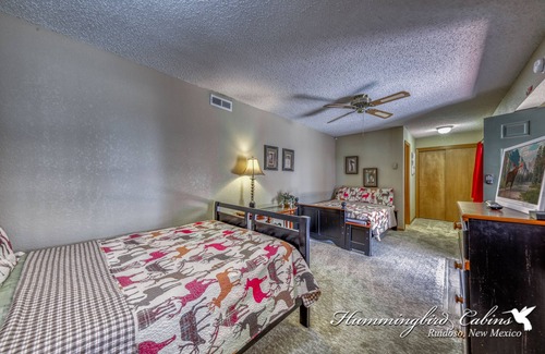 Ruidoso Cabina | Lazy Moose Lodge: 'Perfect place to spend lazy dayz!' Pet Friendly.