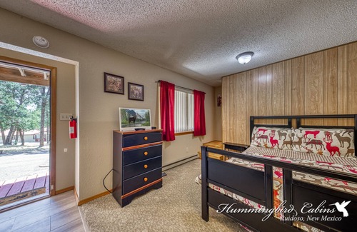 Ruidoso Cabina | Lazy Moose Lodge: 'Perfect place to spend lazy dayz!' Pet Friendly.