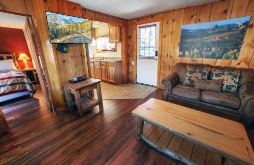 Estes Park Casa | Lazy R Cottages- 6 cabin