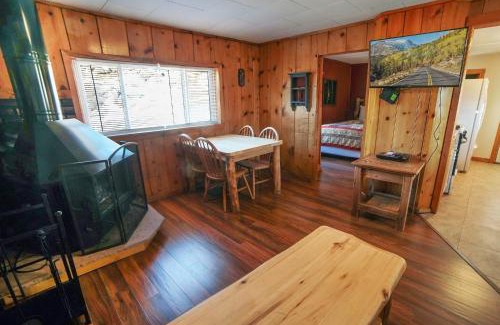 Estes Park Casa | Lazy R Cottages- 6 cabin