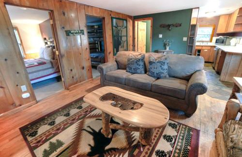 Estes Park Casa | Lazy R Cottages- 9 cabin