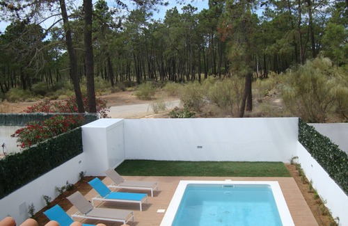 Retur Casa | Lc. 11 368. Encantadora casa de 4 dormitorios y 3 baños, con piscina, a 300 metros de la playa.