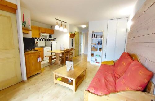 Bagneres-de-Luchon Apartamento | Le 102, T3 pour 5 personnes, vue montagne, classé 2 étoiles NF, parking, piscine en été