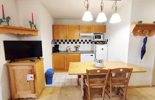 Bagneres-de-Luchon Apartamento | Le 102, T3 pour 5 personnes, vue montagne, classé 2 étoiles NF, parking, piscine en été