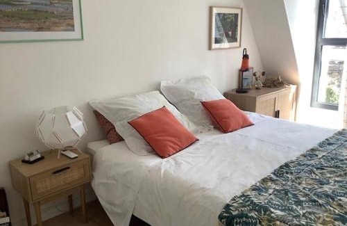 Downtown Angers Cama Y Desayuno | LE BEAU REPAIRE, chambres d'hôtes, quartier historique, 1 à 3 chambres, étage indépendant