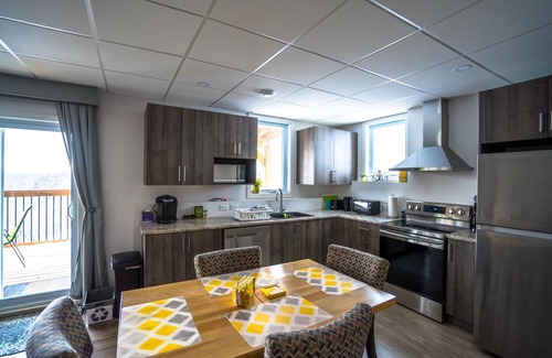 Les Collines-de-l'Outaouais Regional County Municipality Cabina | Le Bellevue Modern Lodge