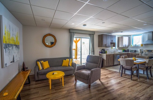 Les Collines-de-l'Outaouais Regional County Municipality Cabina | Le Bellevue Modern Lodge