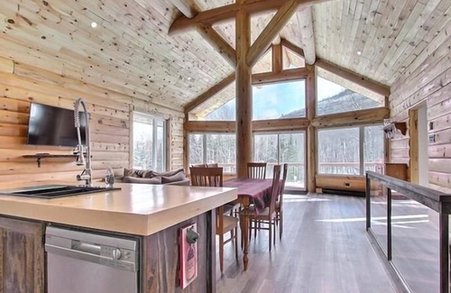 Saint-Philemon Chalet De Esquí | Le Billot- Rustic Chalet with Spa