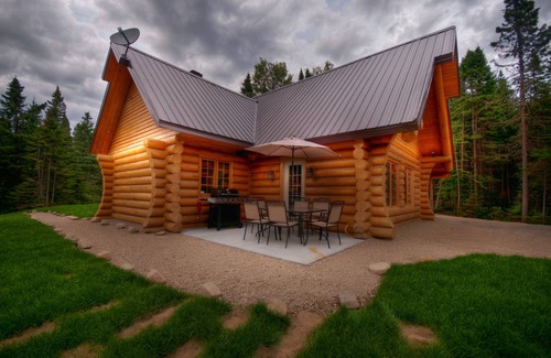Saint-Tite-des-Caps Chalet De Esquí | LE BOIS RON DES RUISSEAUX