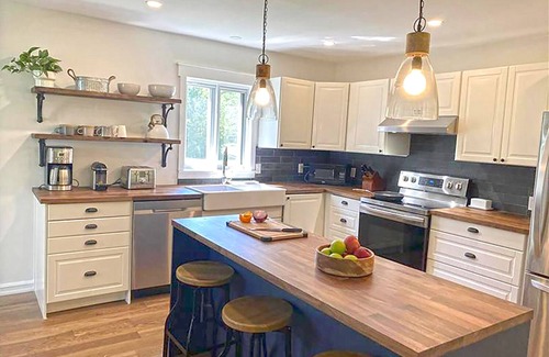 Saint-Emile-de-Suffolk Chalet De Esquí | Le Chalet Biloba Bord de lac Avec Grand spa