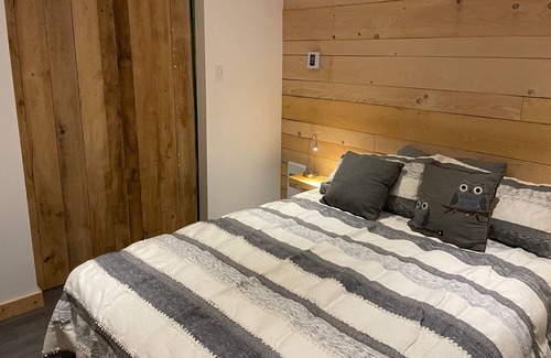 Beaulac-Garthby Chalet De Esquí | Le Chalet Bleu Directement sur le lac Spa,descente DE Bateau ,quai, ET Motoneige