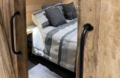 Beaulac-Garthby Chalet De Esquí | Le Chalet Bleu Directement sur le lac Spa,descente DE Bateau ,quai, ET Motoneige
