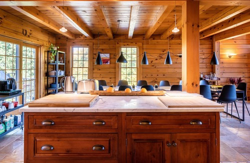 Jewett Chalet De Esquí | Le Chalet: Modern Design, Mountain views, Chef's Kitchen, Sauna & Hot Tub