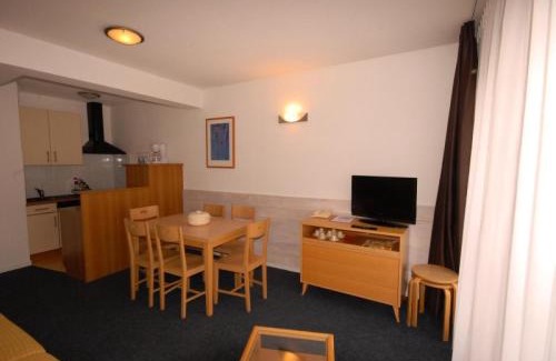 Eaux-Bonnes Apartamento | Le Chalet - Piscine - 2 Pièces pour 6 Personnes MAE-6053