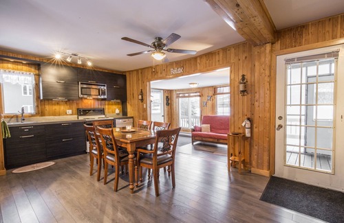 Saint-Tite-des-Caps Chalet De Esquí | LE CHALET RELAX DU LAC ST-TITE