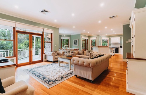 Holgate Casa | LE CHATEAU - PISCINA, Terrigal, Capacidad 18, Spa climatizado, 8 habitaciones, Estancia en superficie