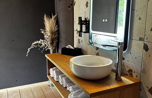 Valliquerville Cabina | Le Chêne, wooden lodge with private Nordic bath