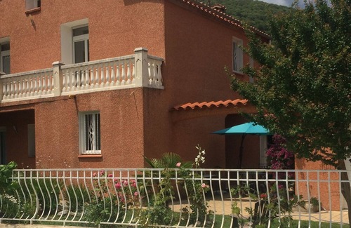 Amelie-les-Bains-Palalda Apartamento | Apartamento Le Clos de L 'Albizia en el corazón de los Pirineos Orientales