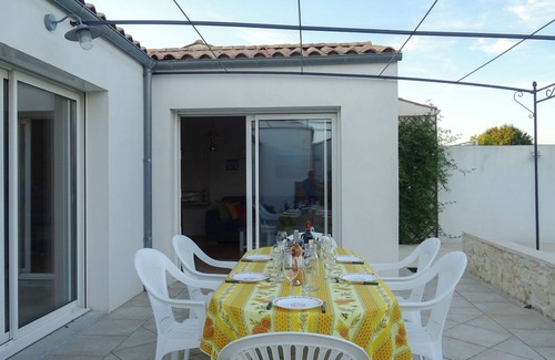 Aunis Sud Casa | Le Clos des Amourettes (large 4-bedroom house, garden and pool, near the sea)