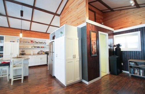 Saint-Andre-Avellin Chalet De Esquí | Le Duc on the Lake - Cozy waterfront Cottage