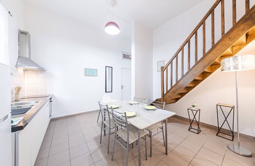 Neuilly-Plaisance Apartamento | Le Duplex de la Gare sleeps 2