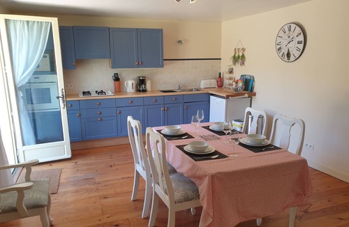 Fumel Cabaña | Le Figuier, one of a pair of charming stylish gîtes in a tranquil rural location