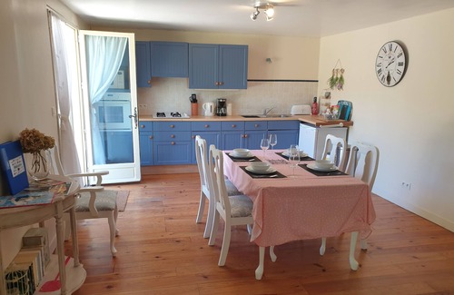Fumel Cabaña | Le Figuier, one of a pair of charming stylish gîtes in a tranquil rural location