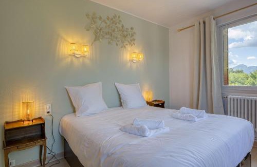 Voglans Casa | Le Gîte La Pierre Pons - vue montagne